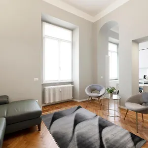 Apartment Royal - Centro, Milan