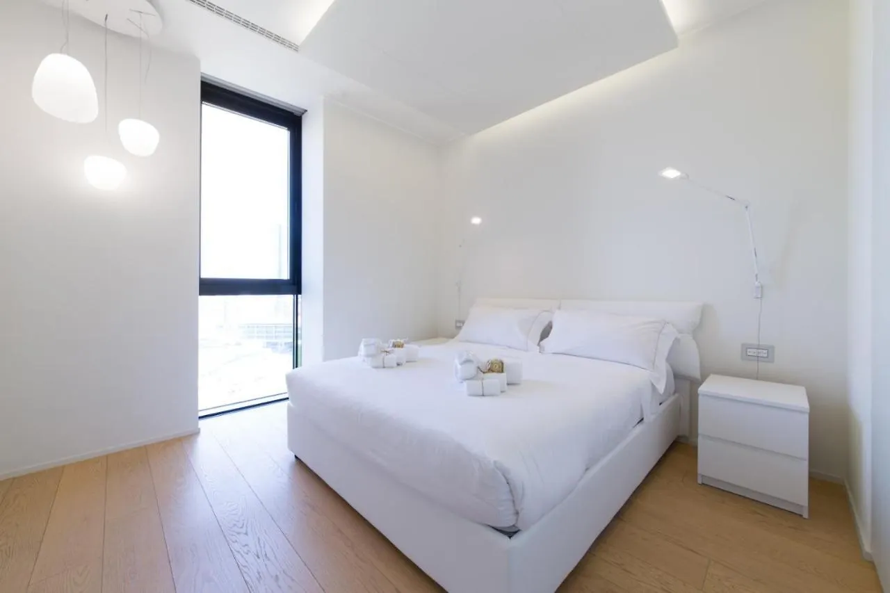 Stylish Elegant Suite In Torre Solaria With Exclusive Milan'S View