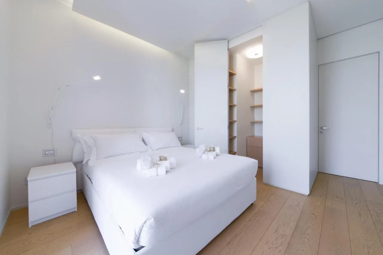 Apartment Stylish Elegant Suite In Torre Solaria With Exclusive Milan'S View
