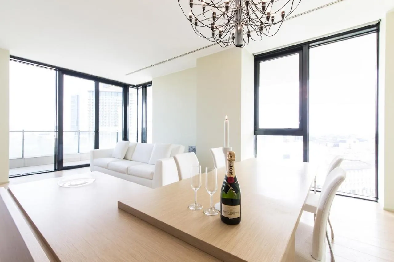 Apartment Stylish Elegant Suite In Torre Solaria With Exclusive Milan'S View