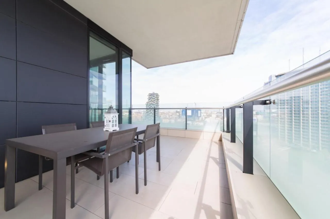 Stylish Elegant Suite In Torre Solaria With Exclusive Milan\'S View location